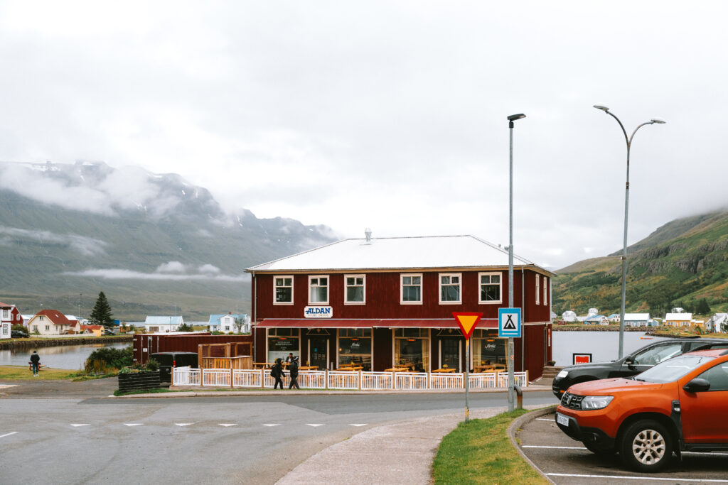 Aldan Hotel & Restaurant