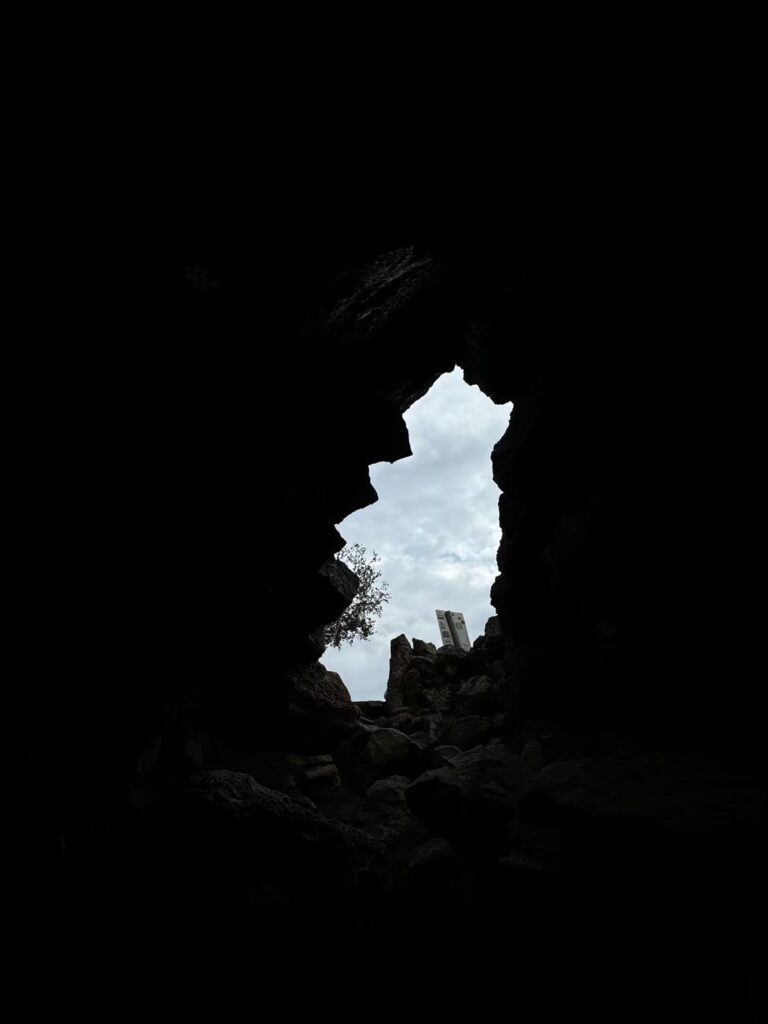 Grjotagja 洞穴溫泉
冰島
